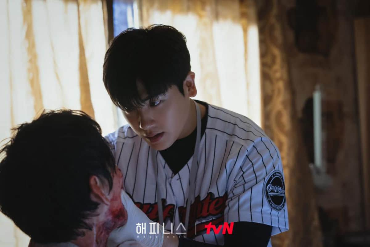 happiness-zombie-apocalypse-k-drama-in-the-time-of-pandemic