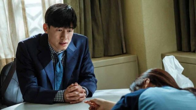Kim Mu-yeol is Cha Tae-joo, a former juvenile offender turned juvenile justice judge in this K-drama.