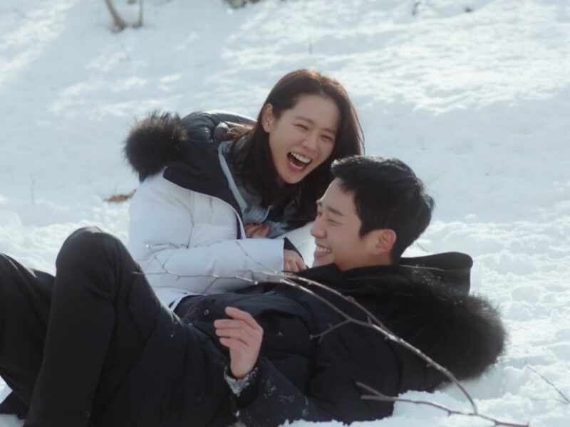Son Ye-jin and Jung Hae-in in “Something in the Rain”