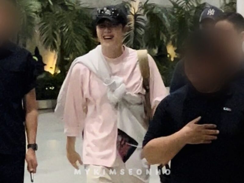 Kim Seon-ho arrives at the Ninoy Aquino International Airport