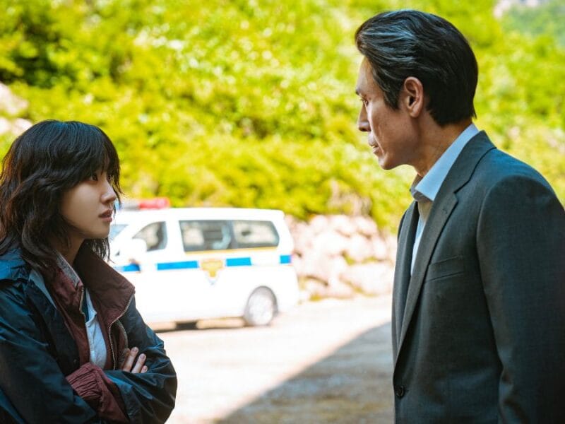 Park Eun-bin and Sul Kyung-gu in "Hyper Knife"