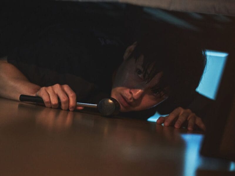 Kang Ha-neul in "Wall to Wall"