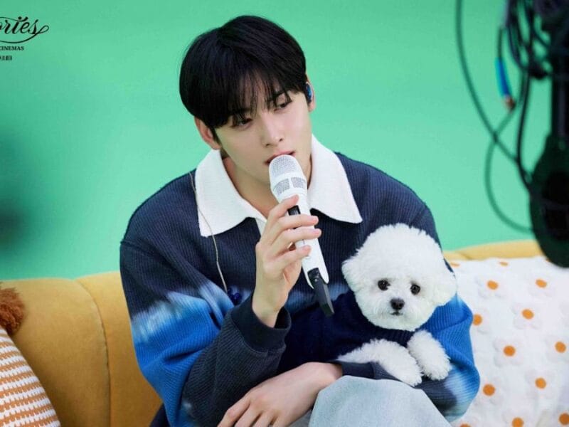 Cha Eun-woo with his dog Dongdong.