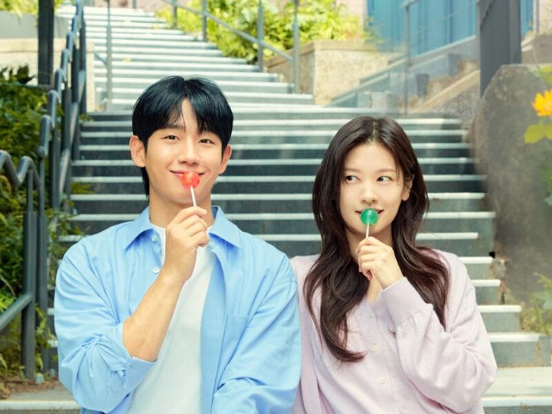 Jung Hae-in and Jung So-min in "Love Next Door."