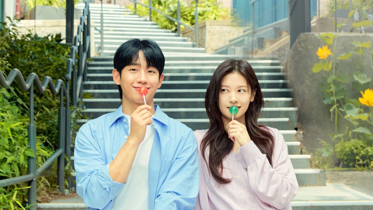 Jung Hae-in and Jung So-min in "Love Next Door."