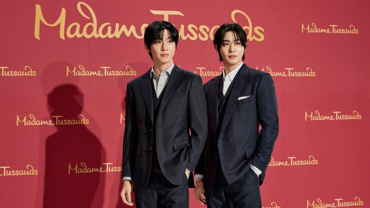 Ahn Hyo-seop with his Madame Tussauds wax figure.