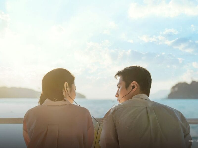 Shin Ye-eun and Lee Jae-wook in "Doctor On The Edge"